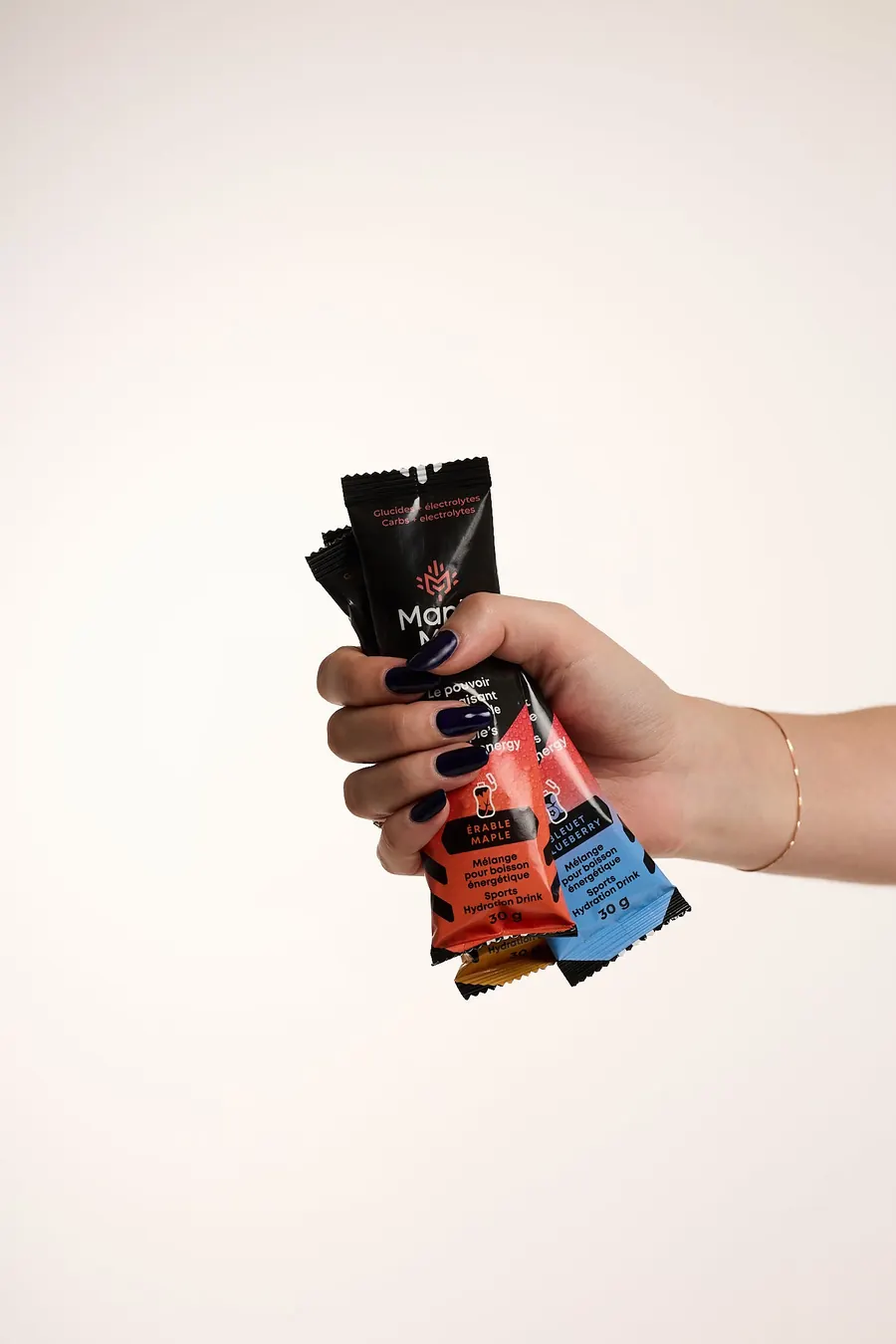 Les trois saveurs de Maple MC2 tenues en main