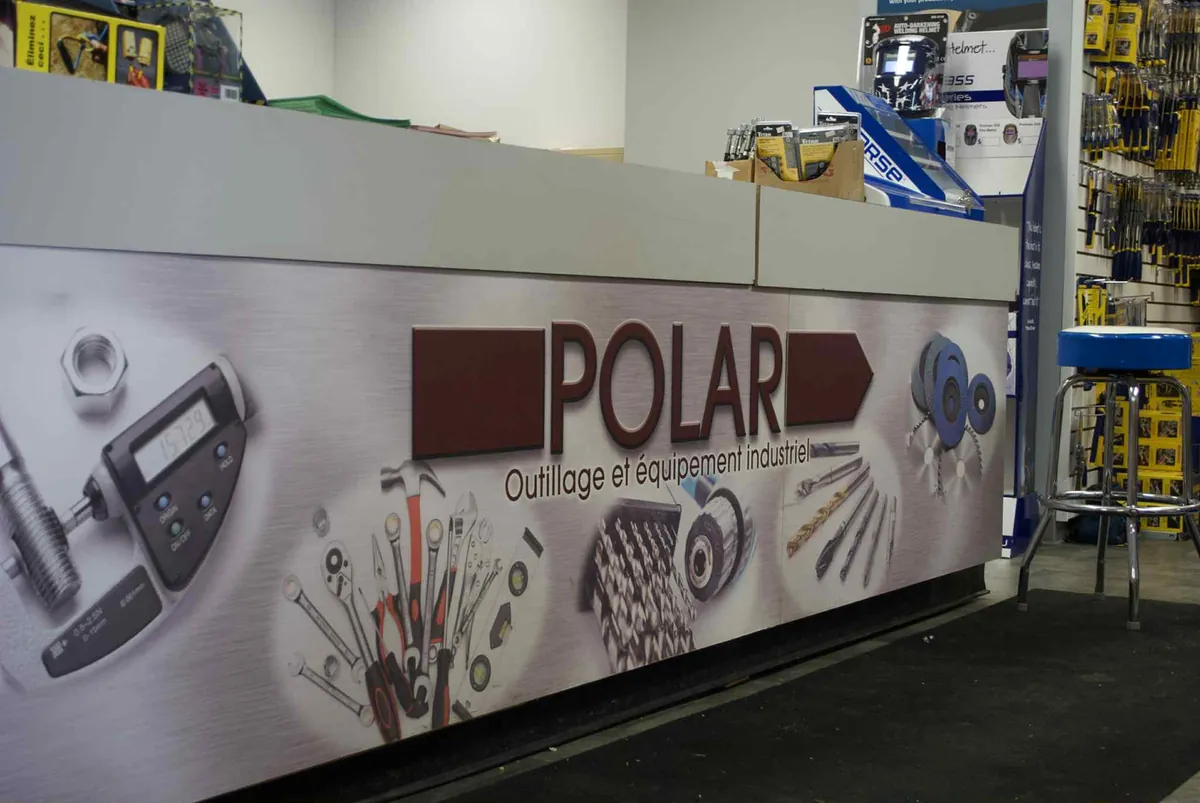Comptoir de r&eacute;ception du magasin &Eacute;quipement Industriel Polar &agrave; Qu&eacute;bec