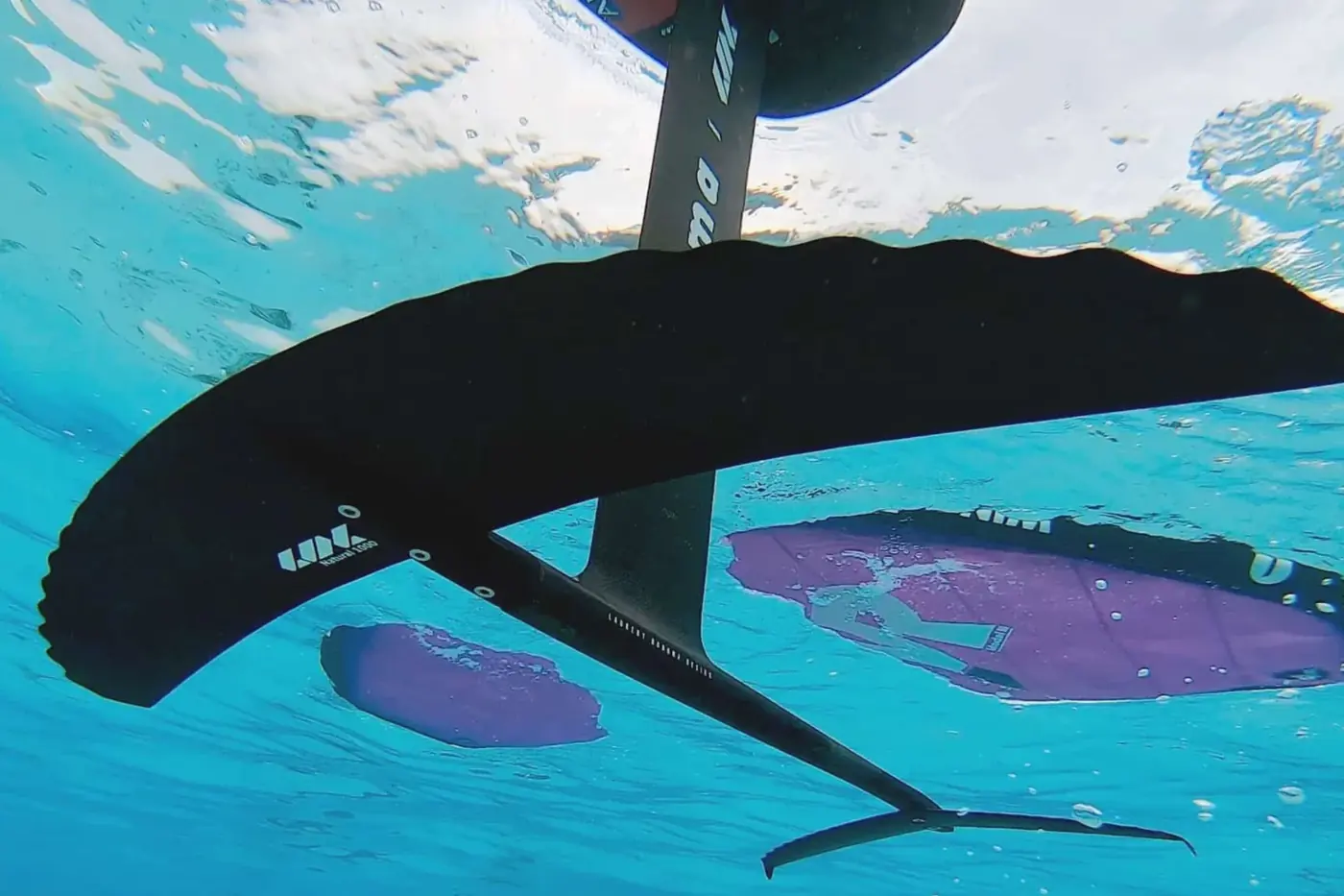 Aile de foil Takuma sous l'eau